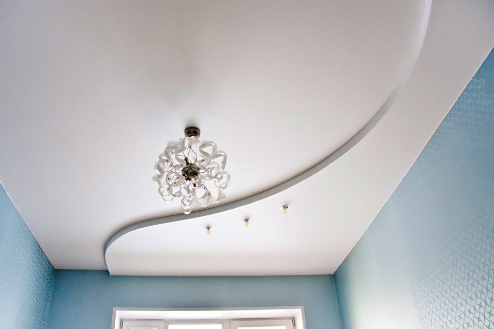 Заказать двухуровневый потолок в г. Щёлкино